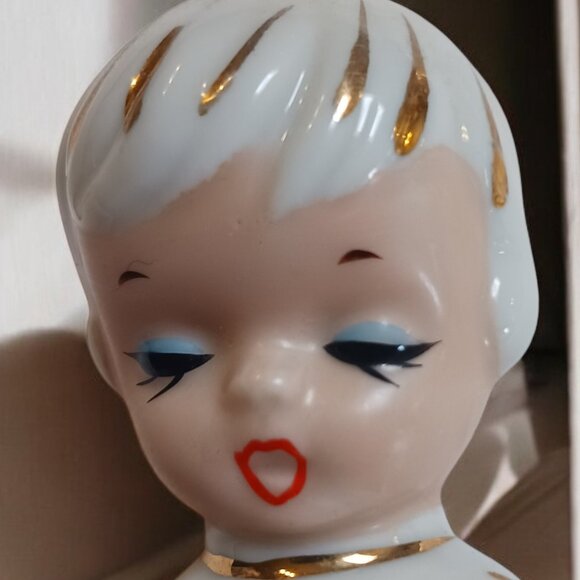 Vintage Hand-Painted Porcelain Figurine of Praying Little Girl Made in Japan - Picture 9 of 10